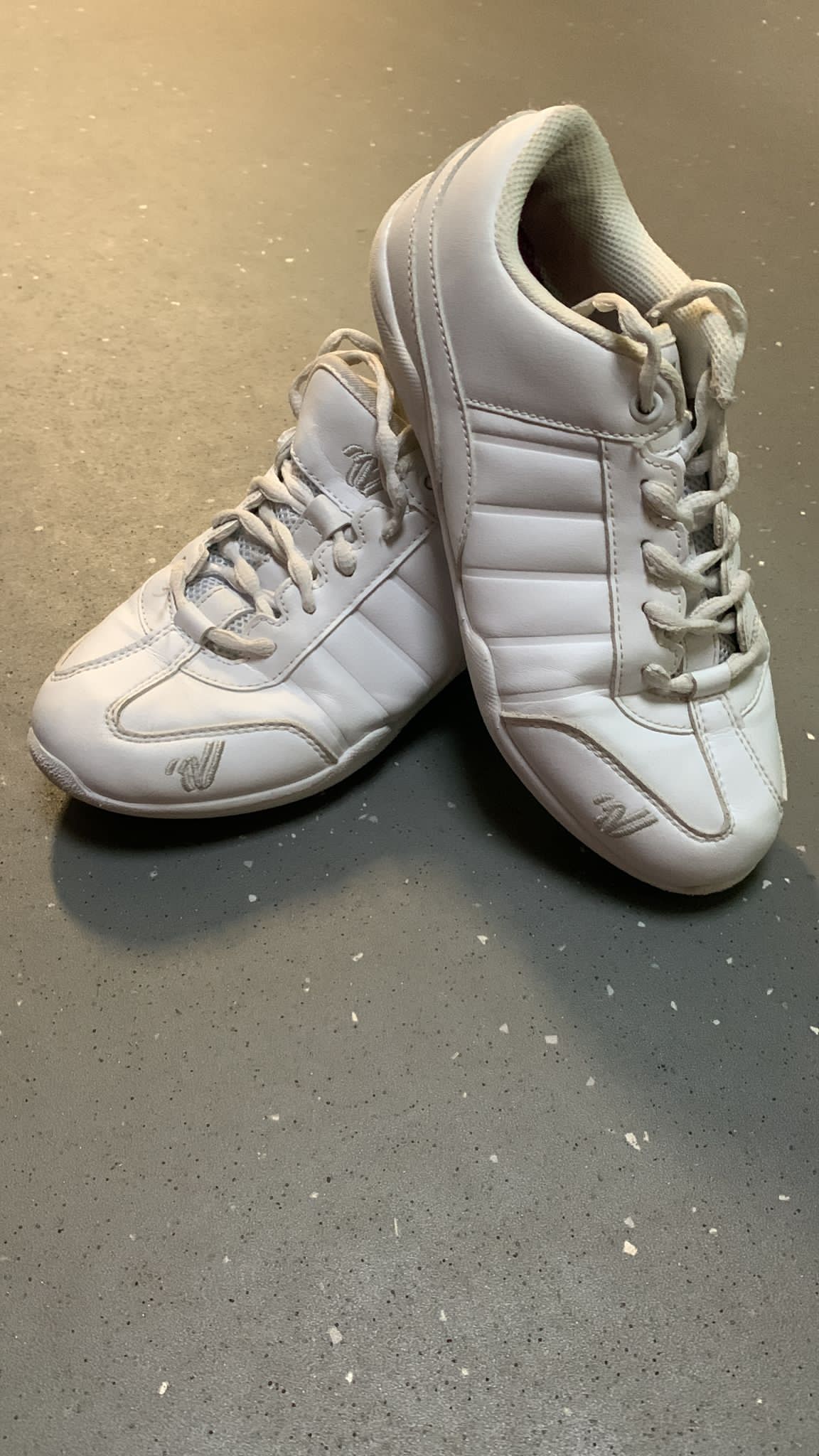 Cheer Shoes - Size UK 4